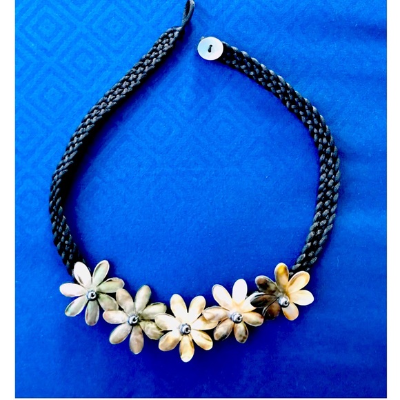 Tahitian Pearl 5-flower Necklace - Picture 3 of 4